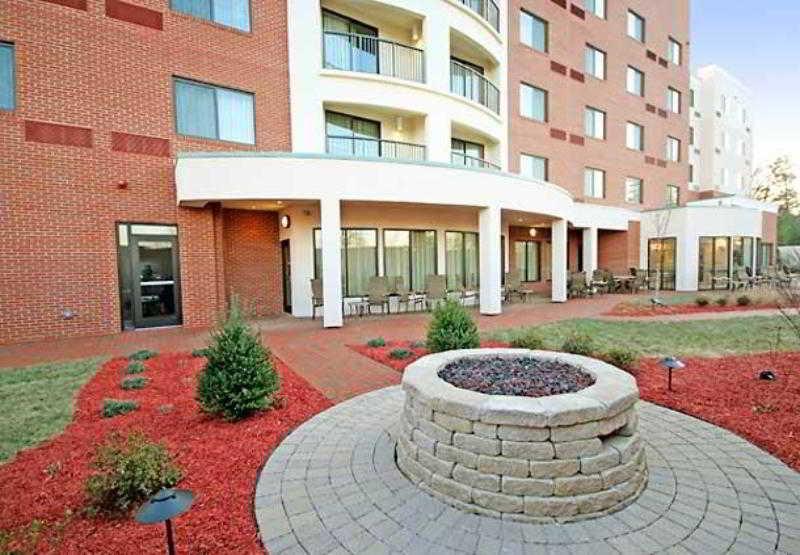 Courtyard Greensboro Airport Eksteriør billede